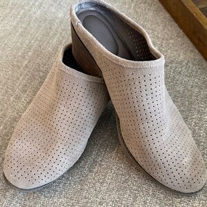 Me Too Women's Perforated Mules - Tan